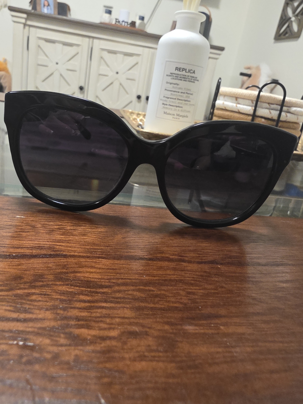 Coach Black Oversized Cat-Eye Women's Sunglasses - Classic Style